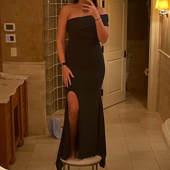 Club London One Shoulder Fishtail Gown in Emerald - Picture 3 of 4